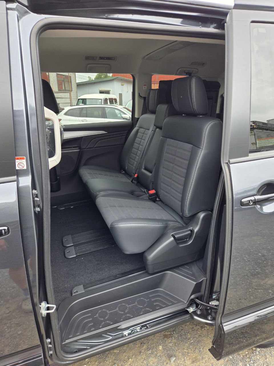 Mitsubishi Delica D:5