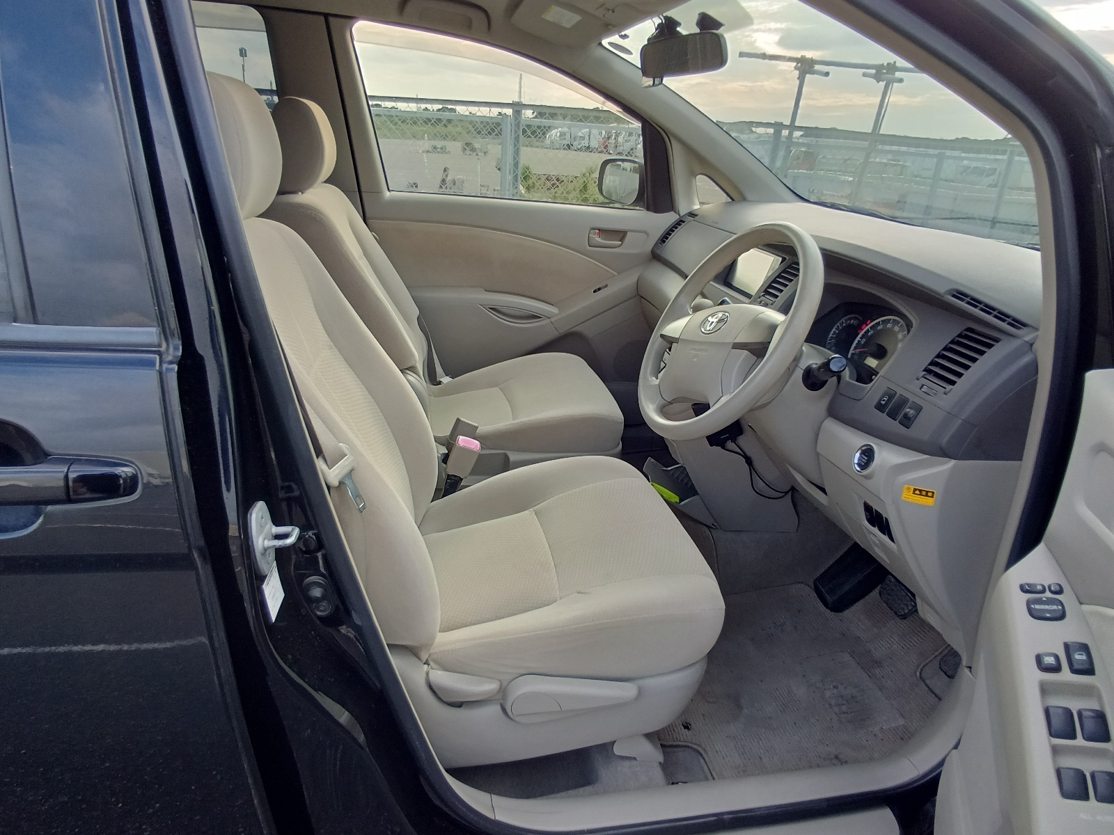 TOYOTA ISIS