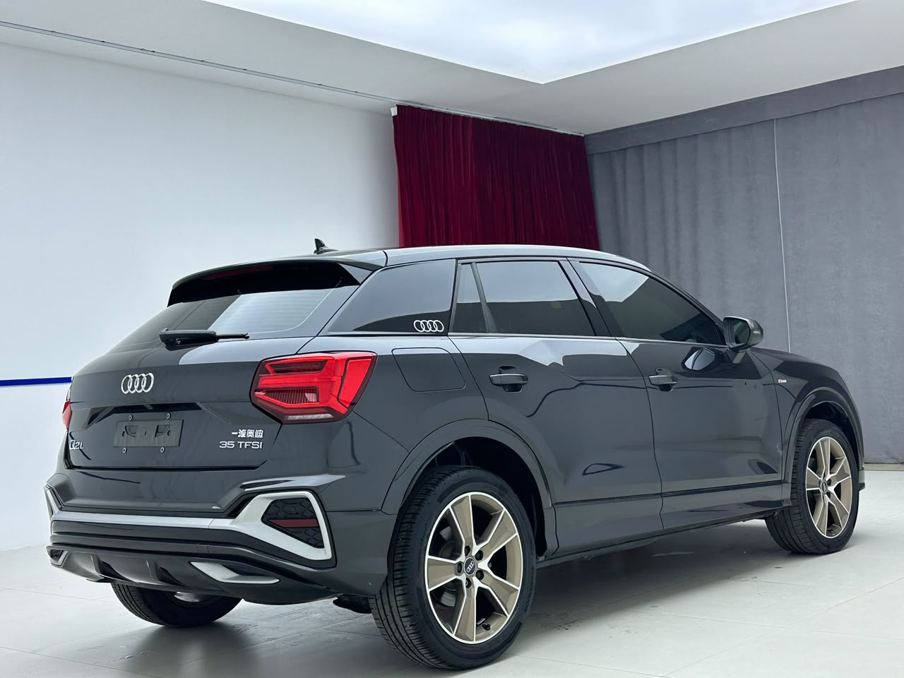 Audi Q2L