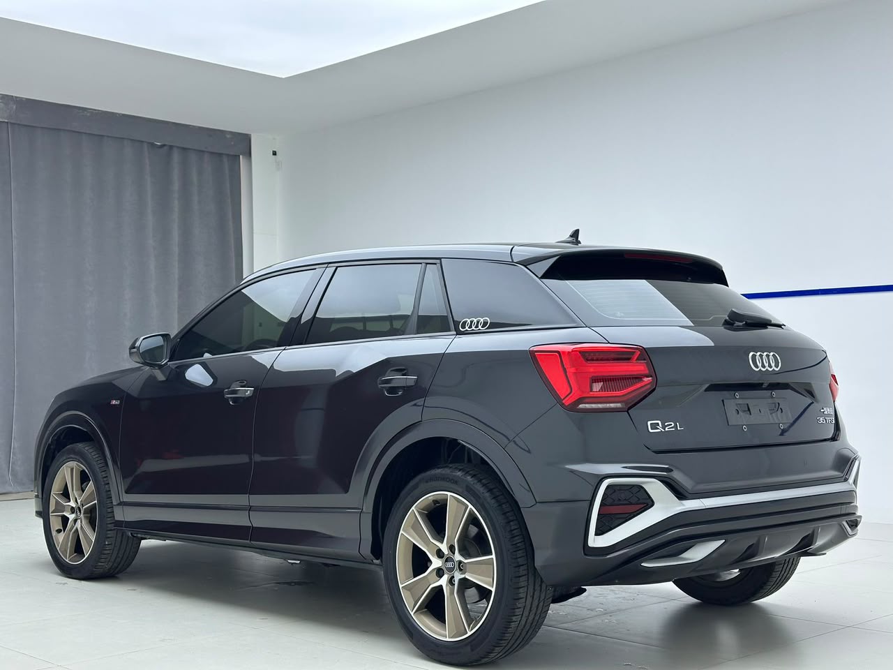 Audi Q2L