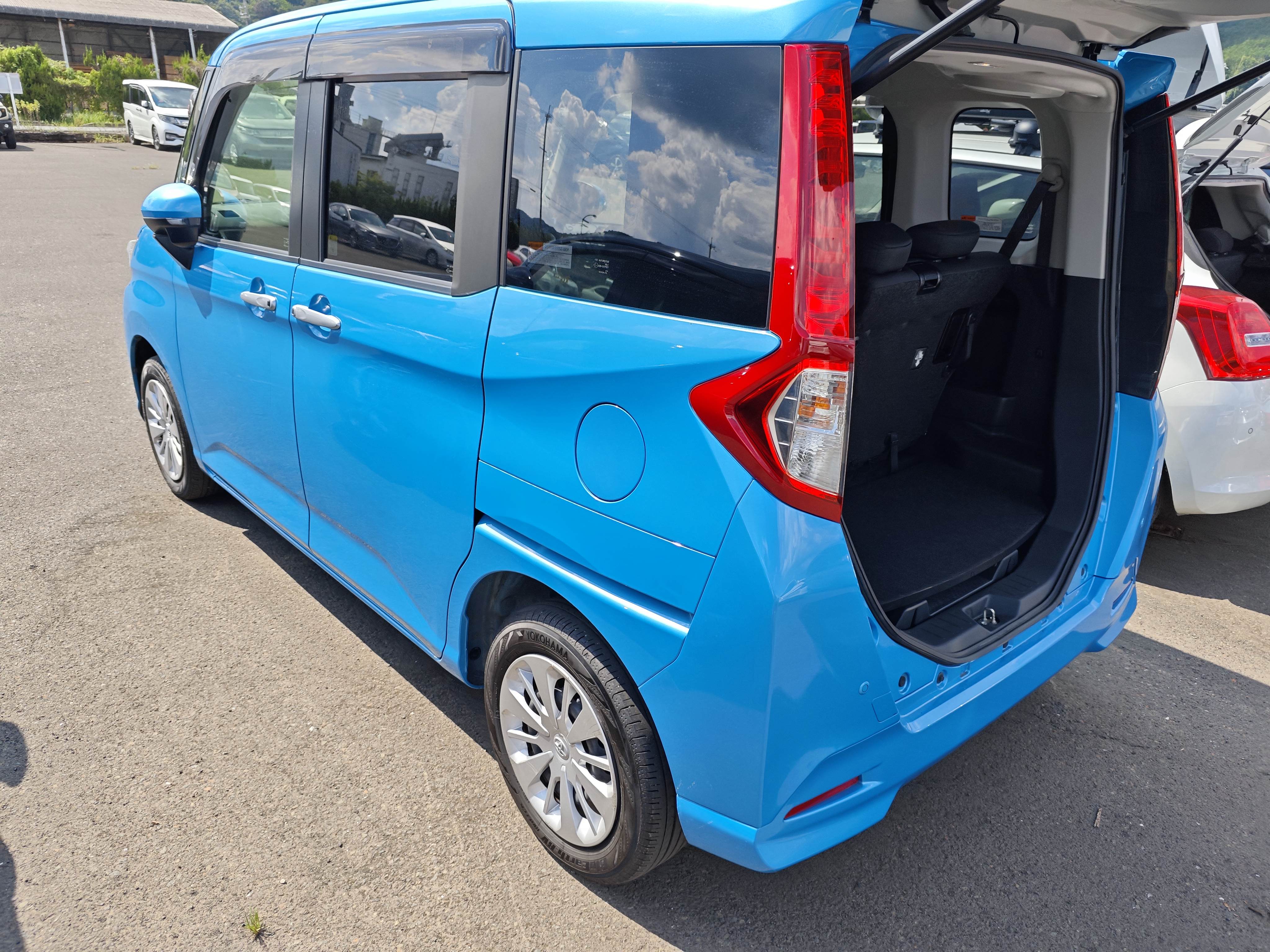 TOYOTA ROOMY