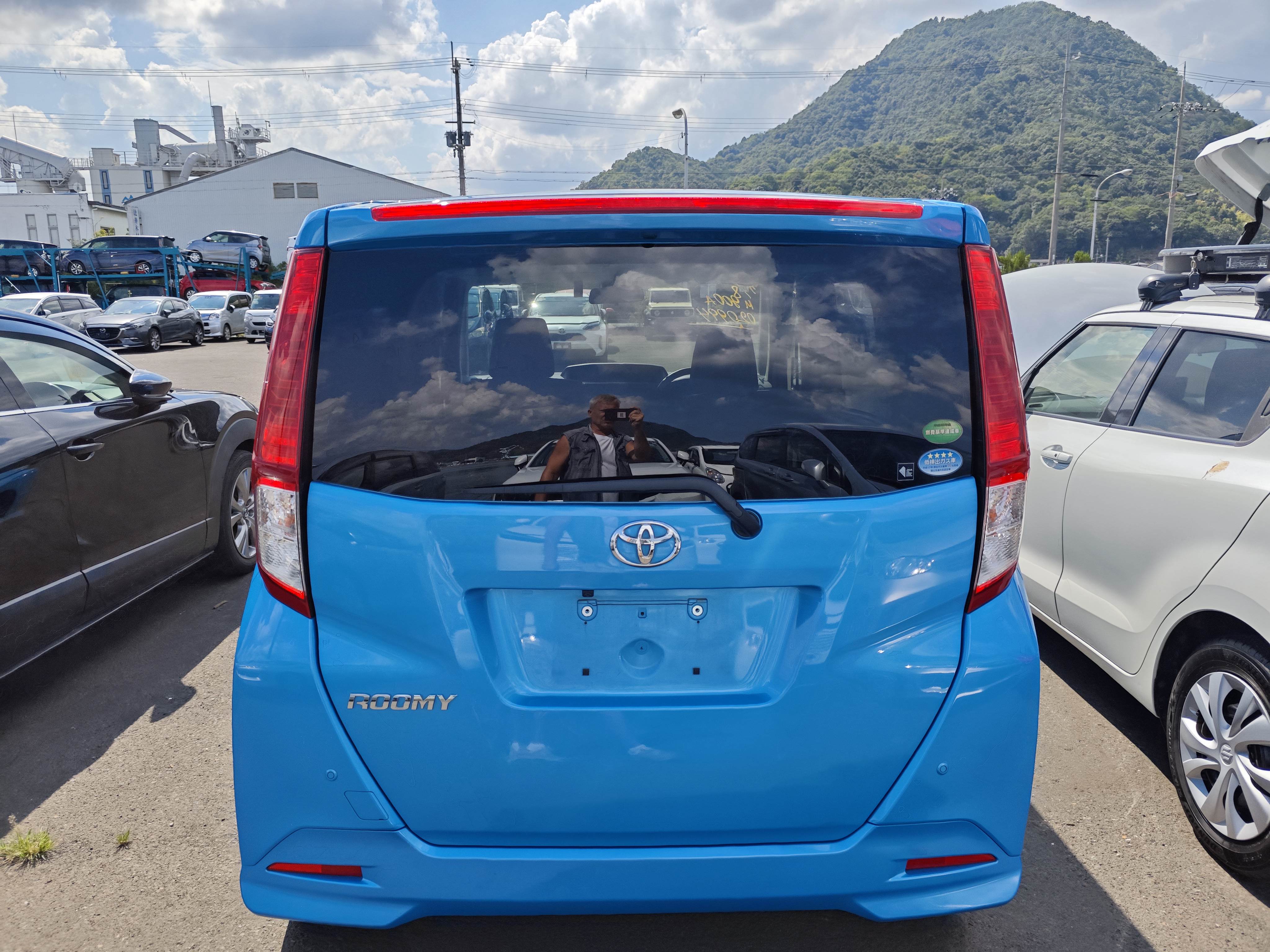 TOYOTA ROOMY