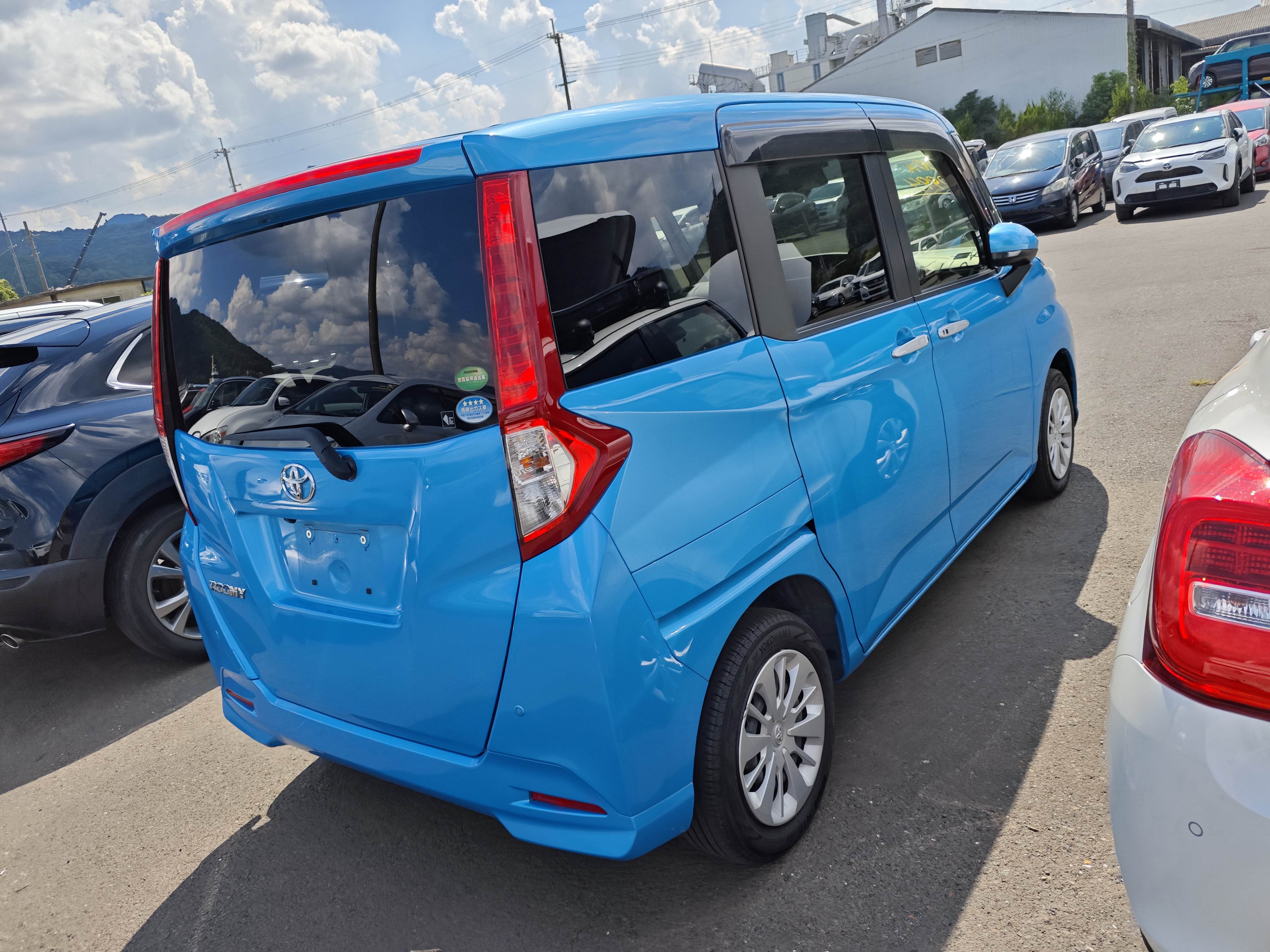 TOYOTA ROOMY