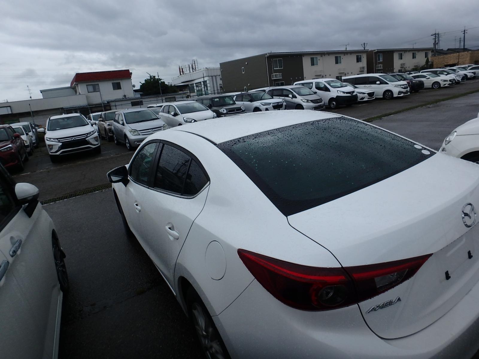 MAZDA AXELA