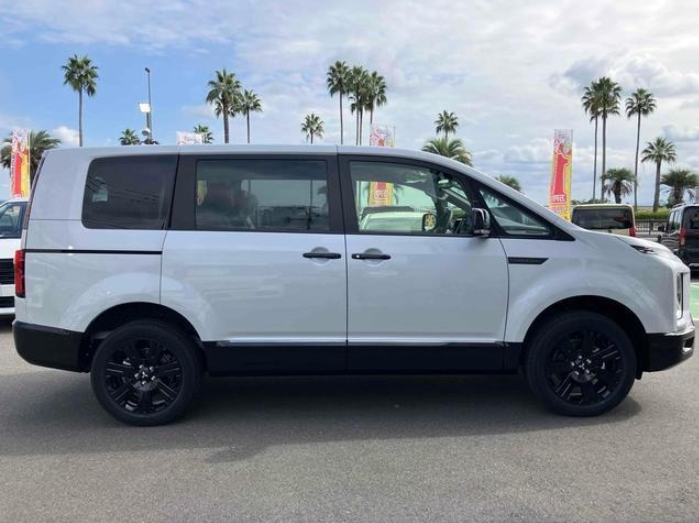 Mitsubishi Delica D5