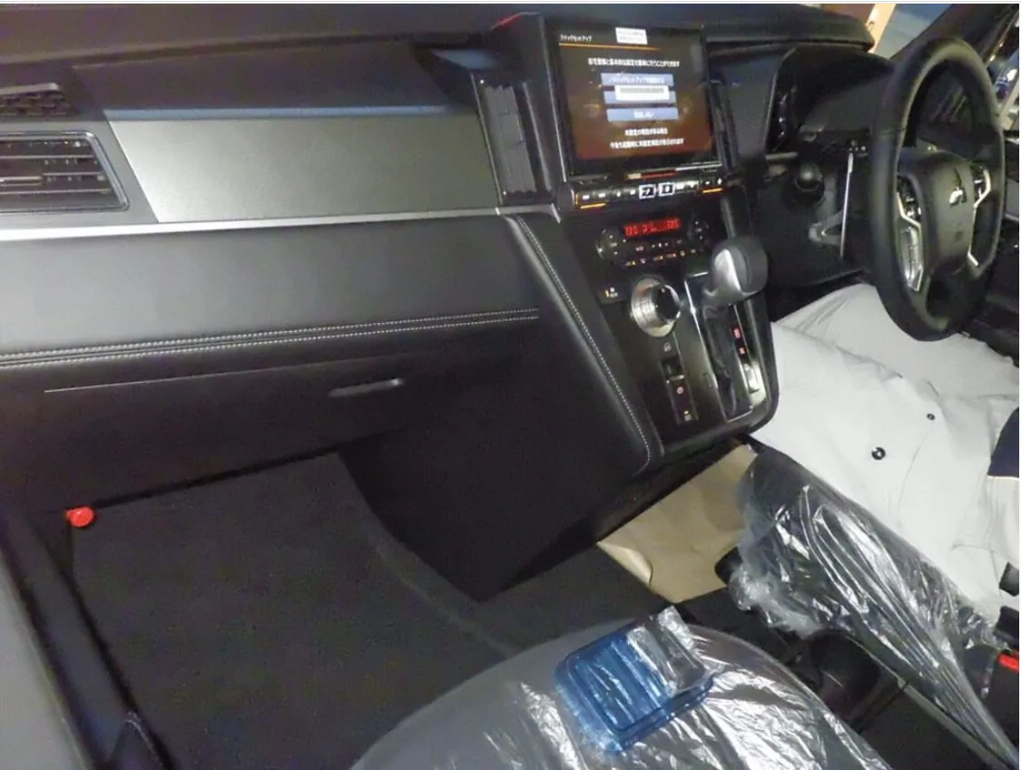 MITSUBISHI DELICA D:5