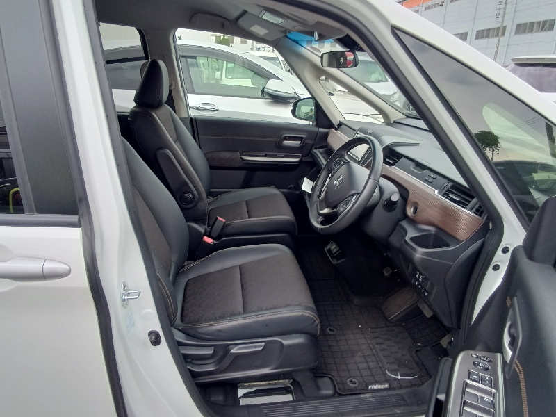 HONDA FREED +