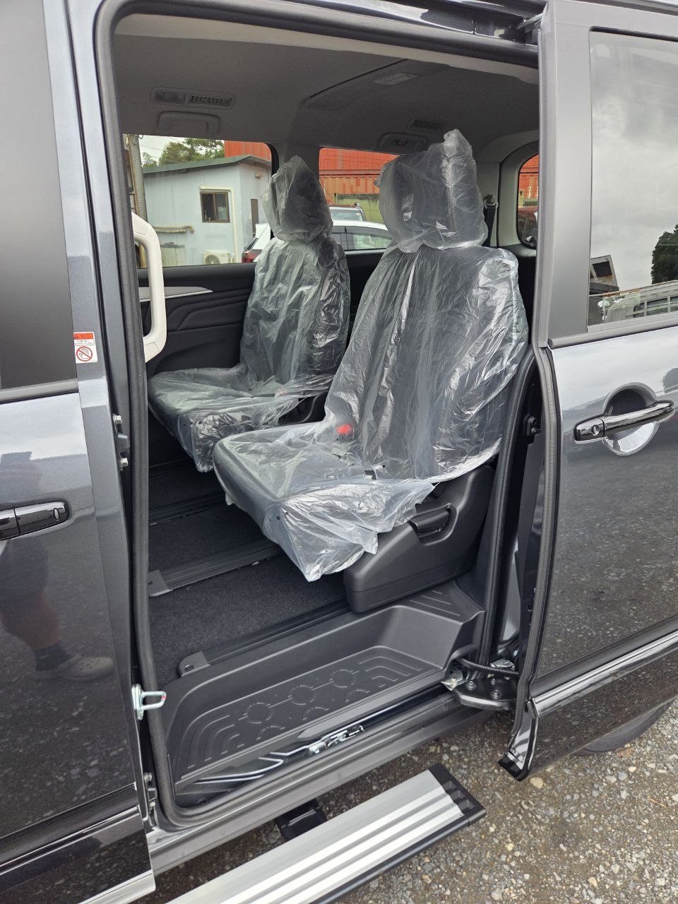 MITSUBISHI DELICA D:5