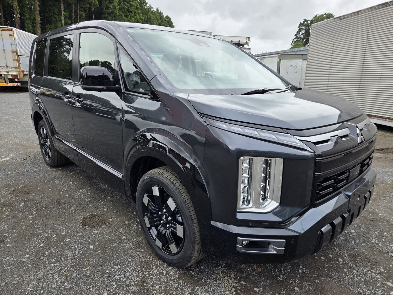 MITSUBISHI DELICA D:5
