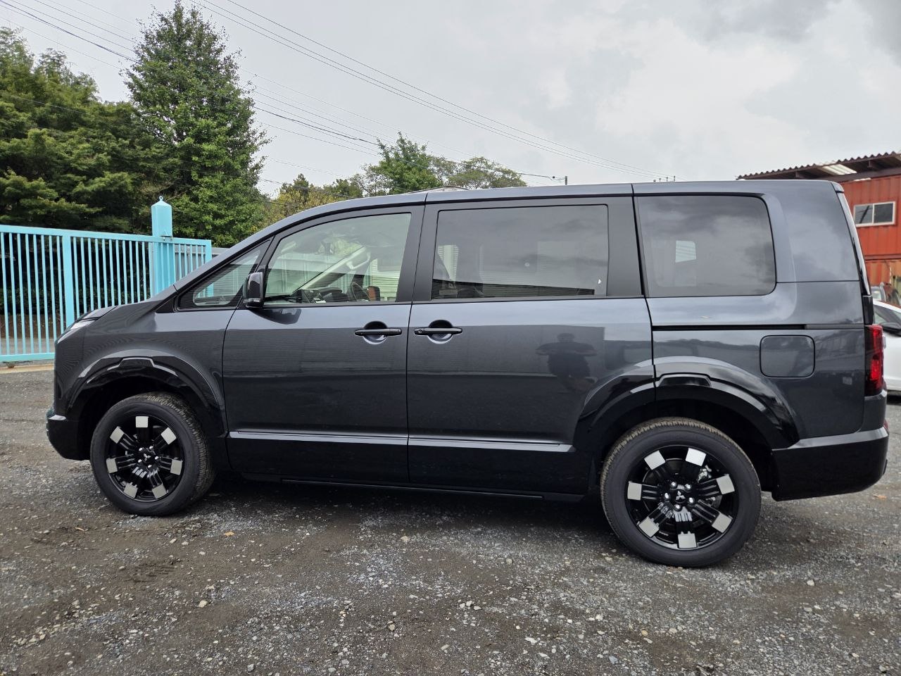 MITSUBISHI DELICA D:5