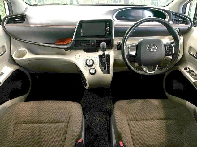 TOYOTA Sienta