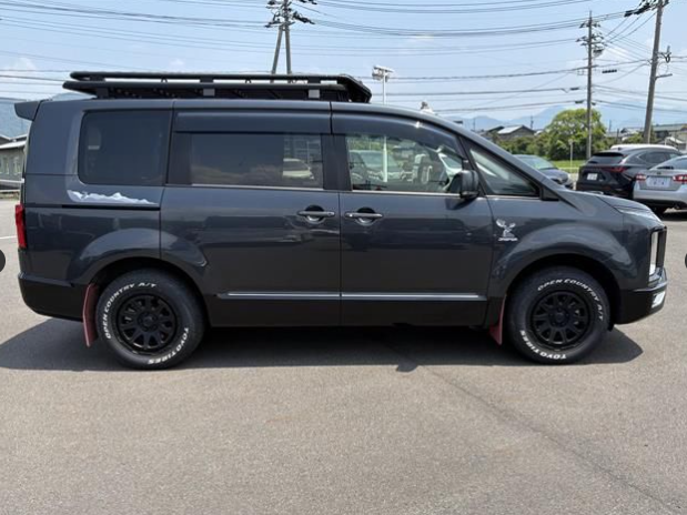 Mitsubishi Delica D5