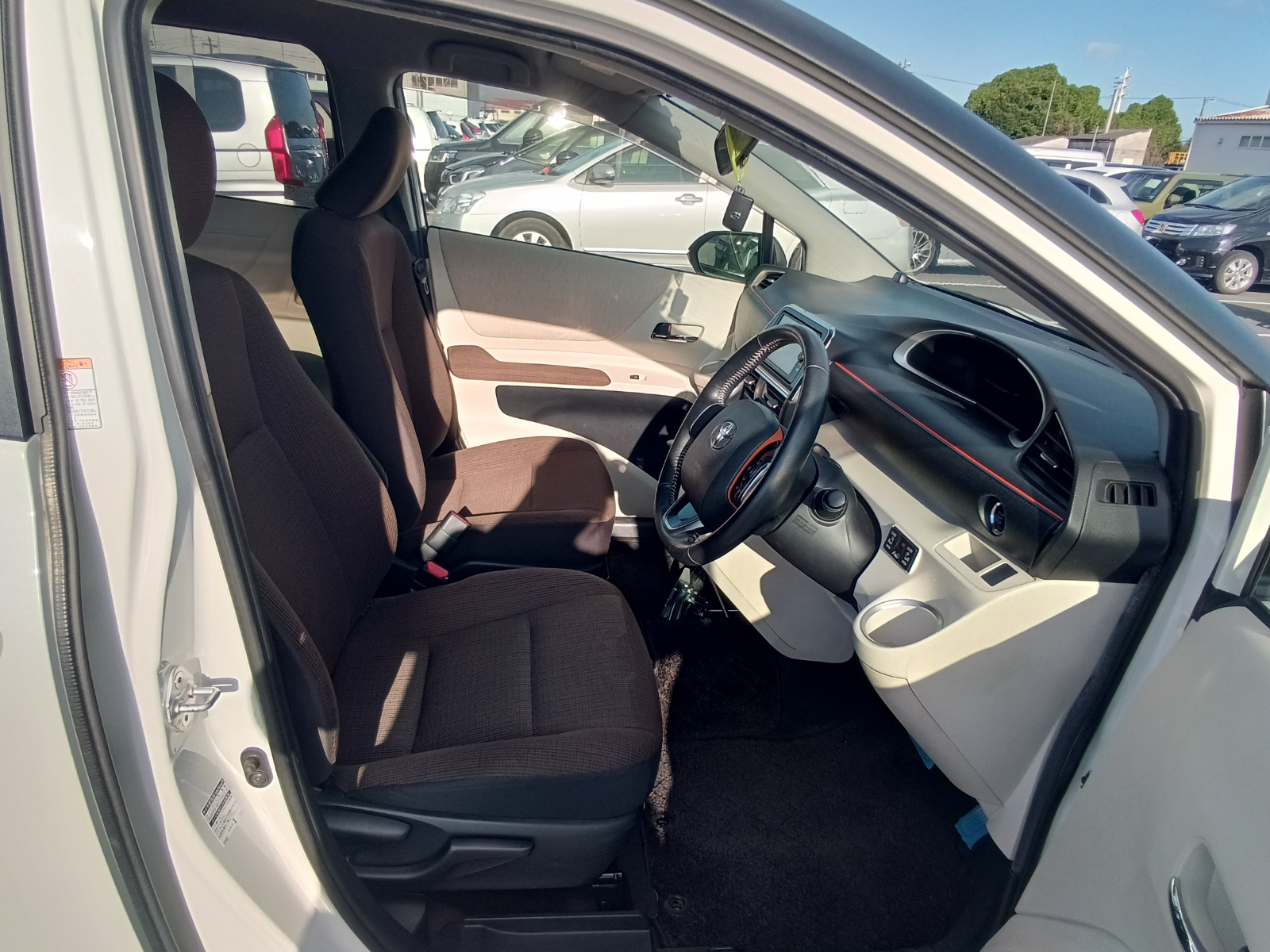 TOYOTA Sienta