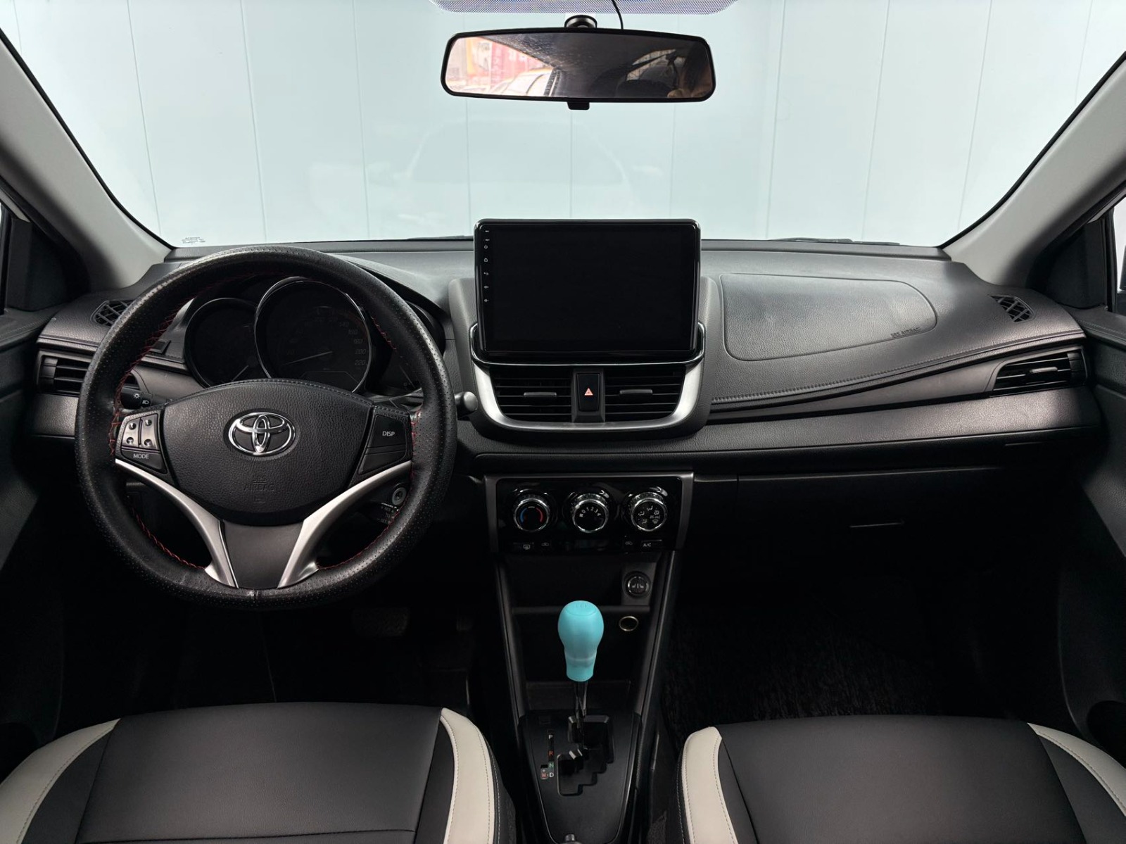 Toyota Yaris L