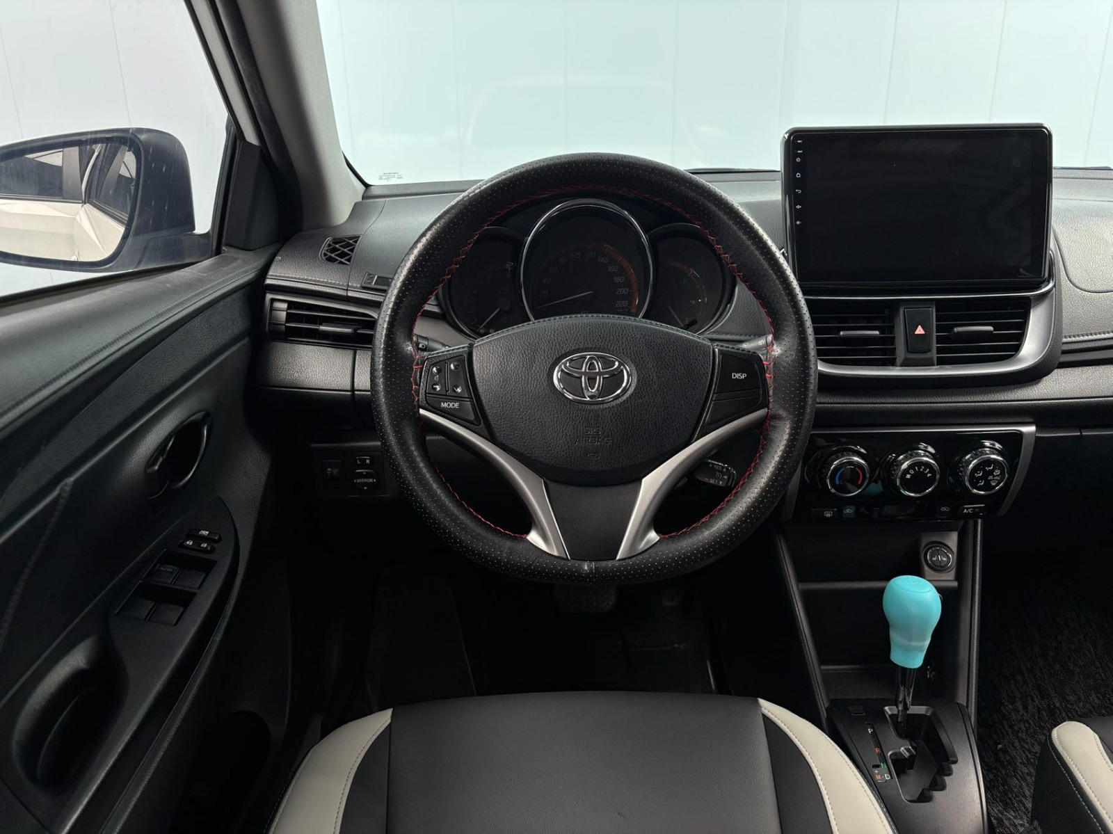 Toyota Yaris L