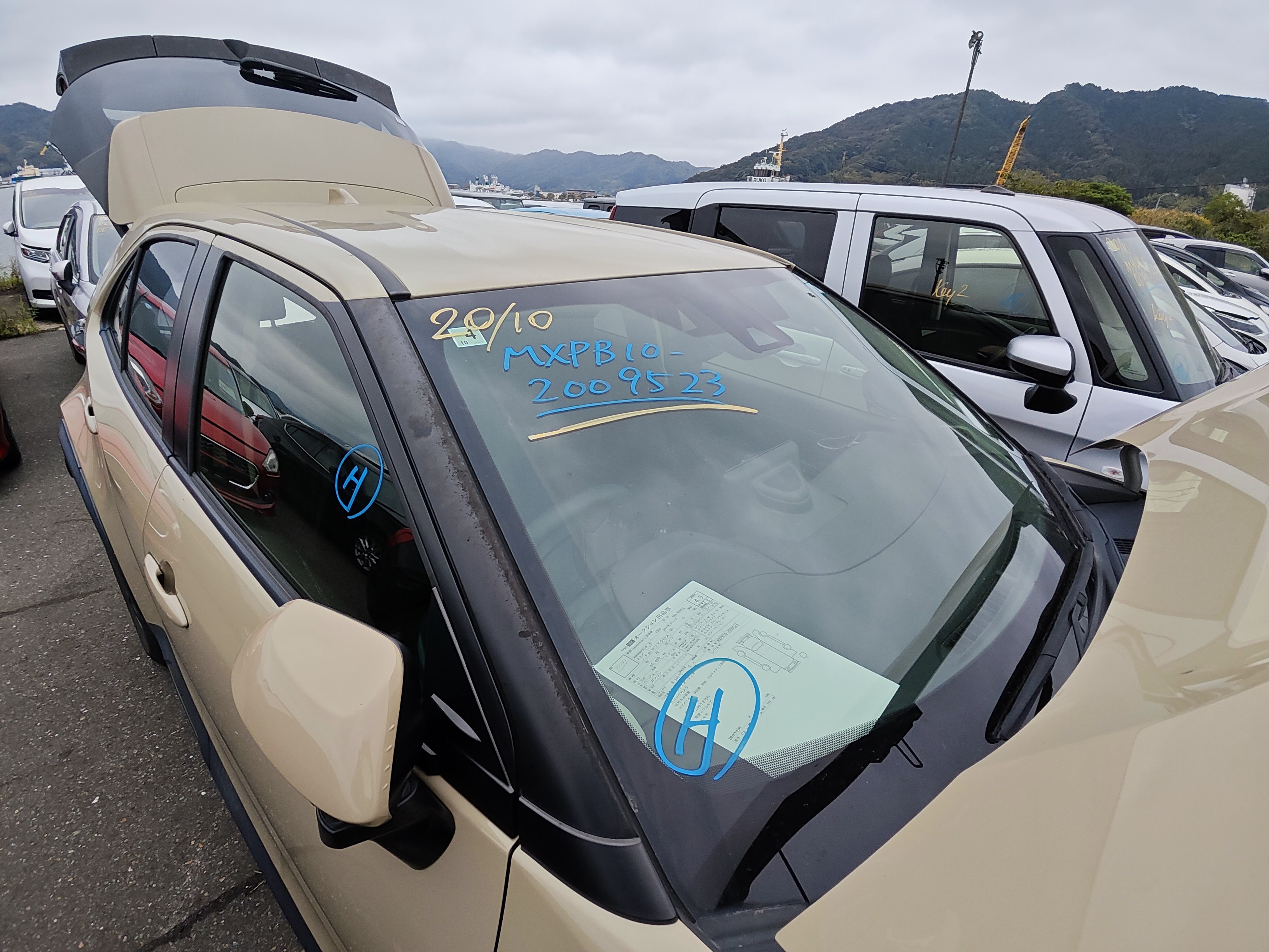TOYOTA YARIS CROSS