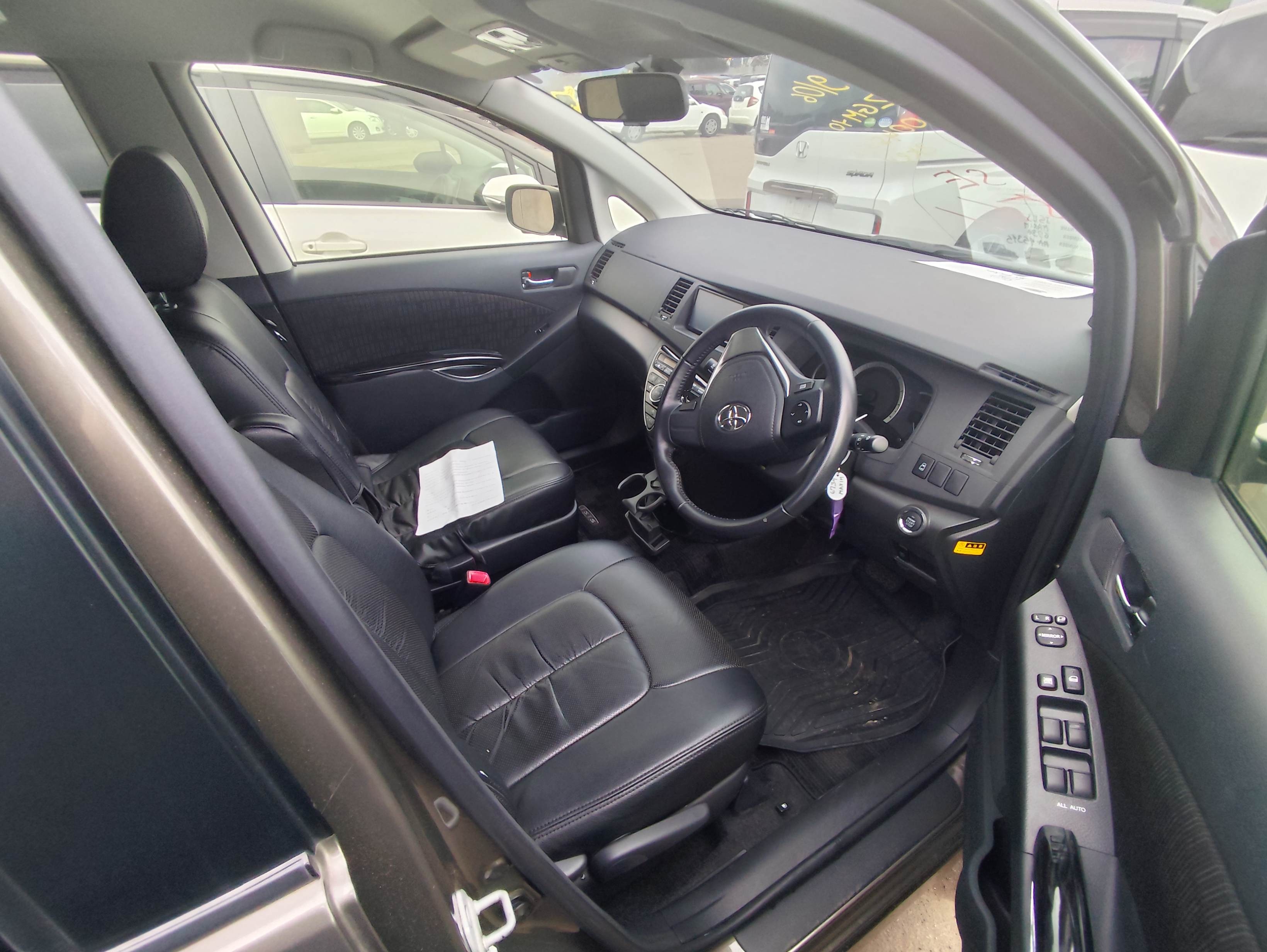 TOYOTA ISIS