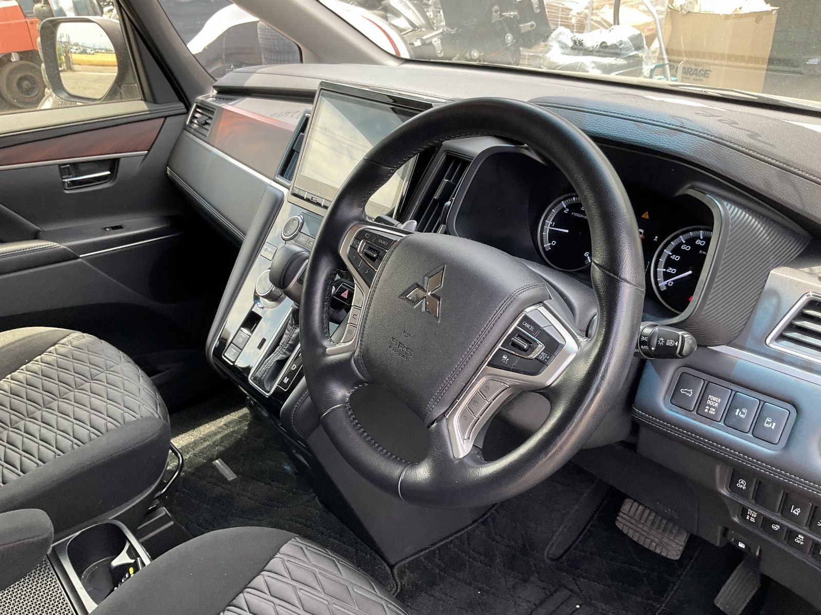 MITSUBISHI DELICA D:5