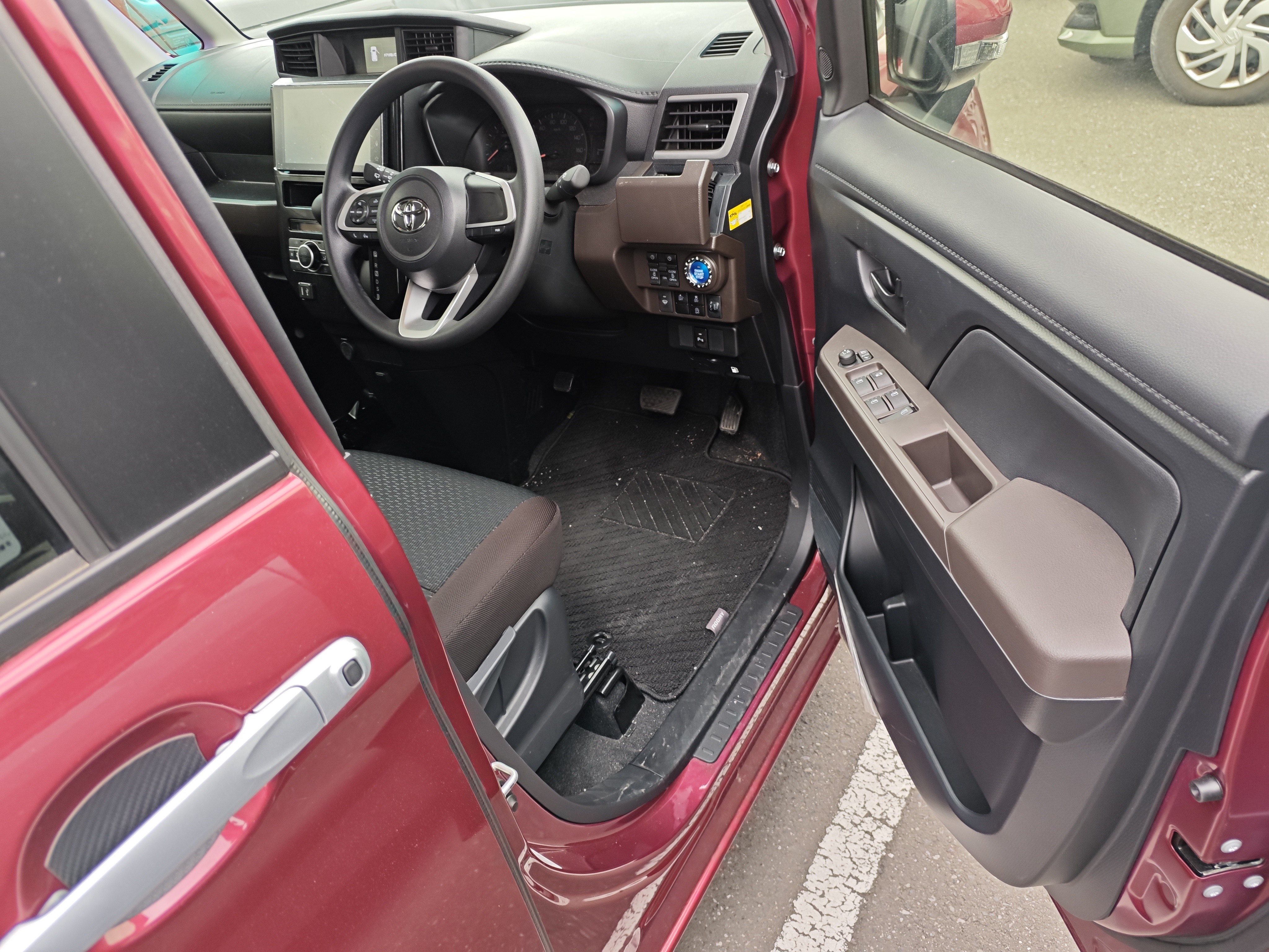 TOYOTA ROOMY