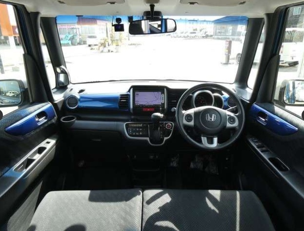 HONDA N-BOX