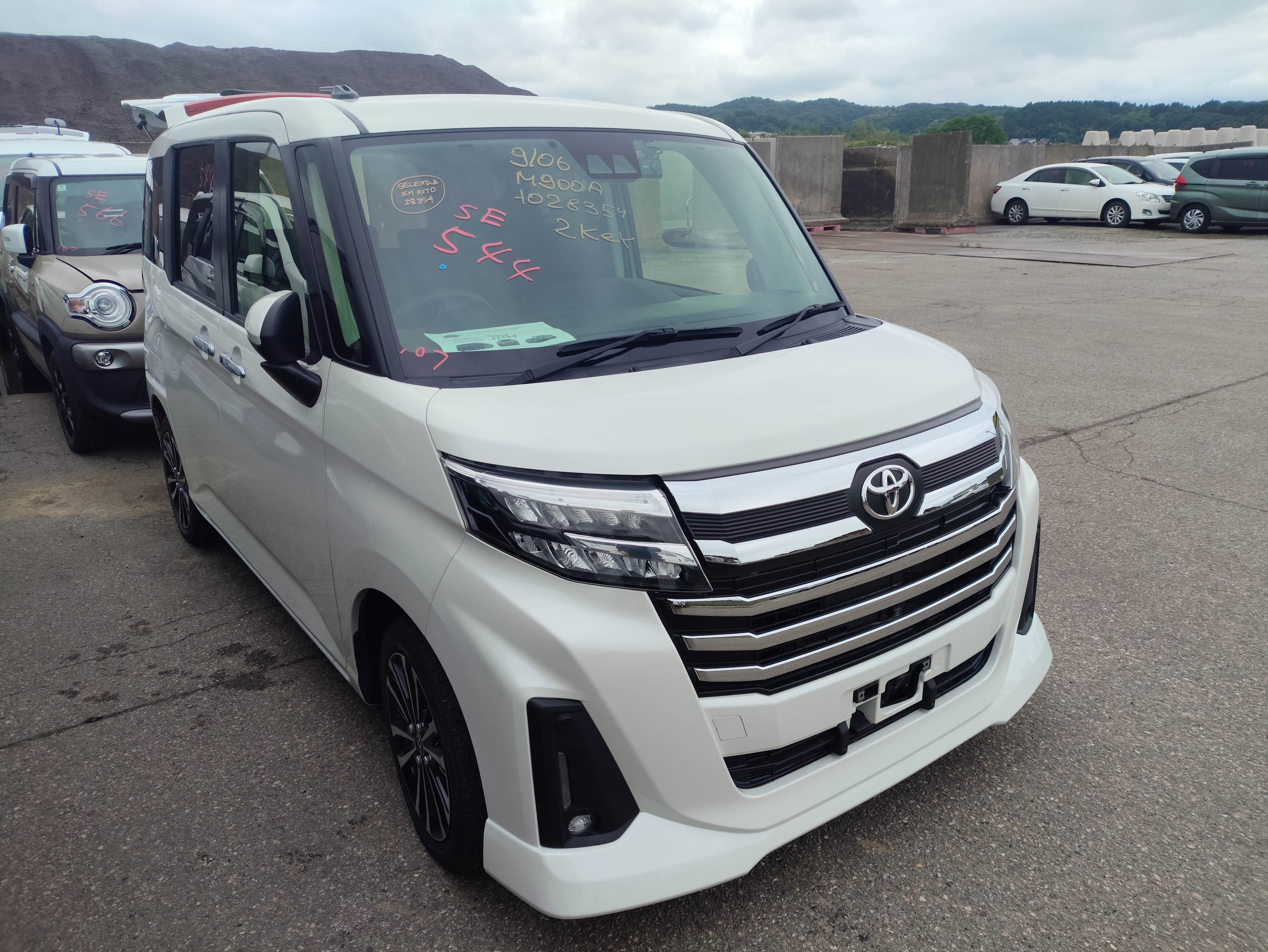 TOYOTA ROOMY