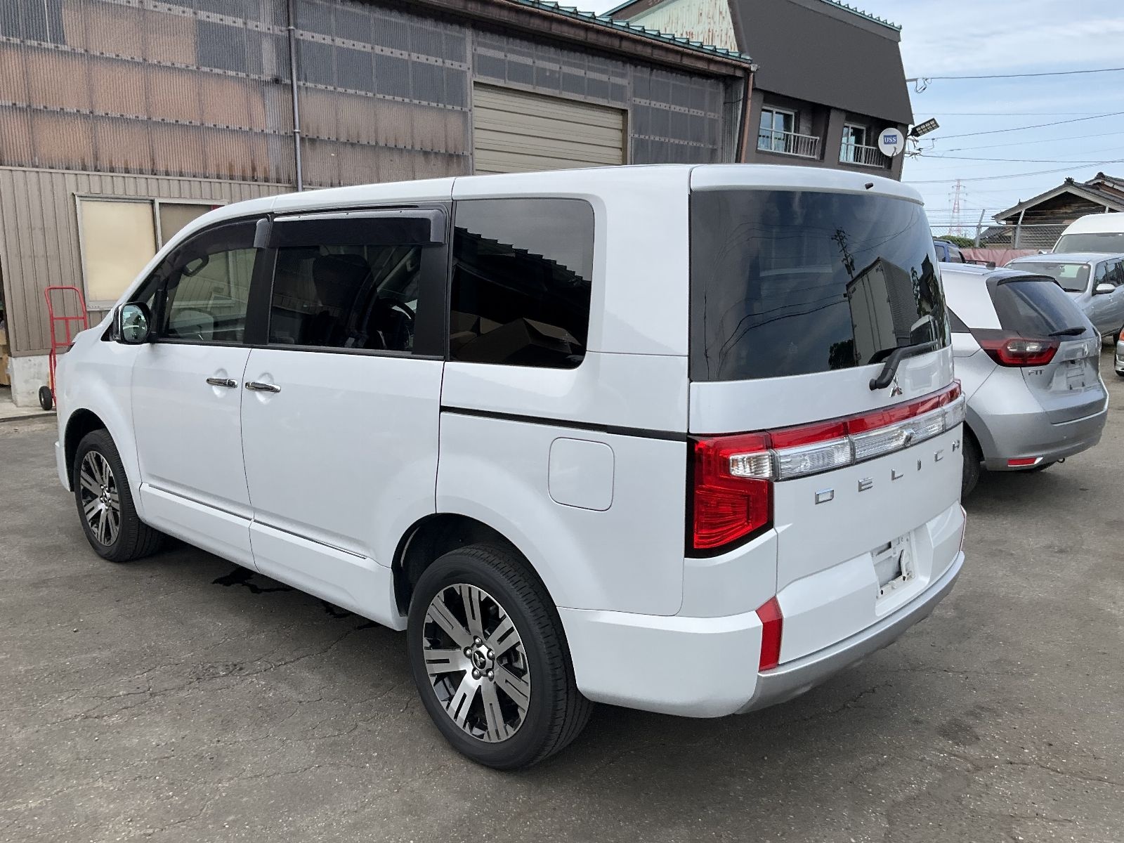 Mitsubishi Delica D:5