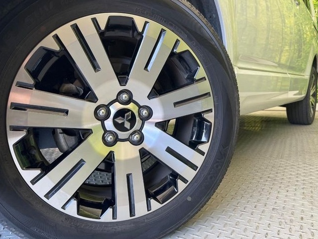 Mitsubishi Delica D:5