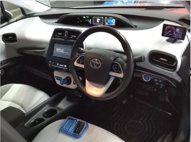 TOYOTA PRIUS