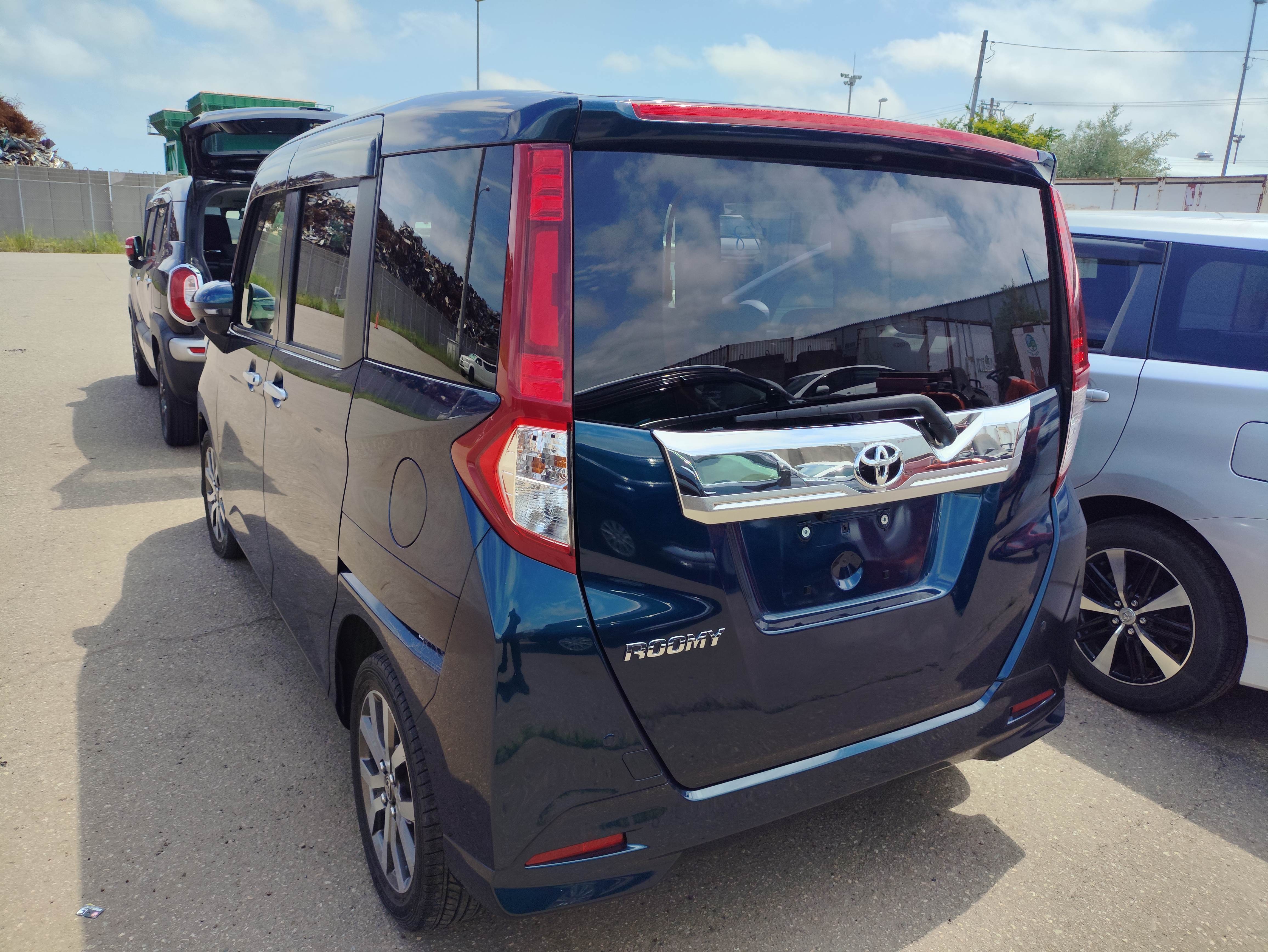 TOYOTA ROOMY