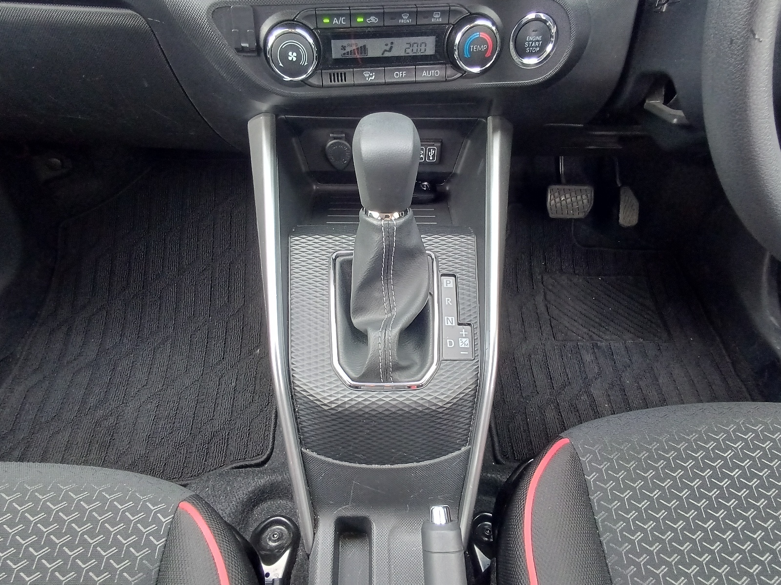 DAIHATSU ROCKY