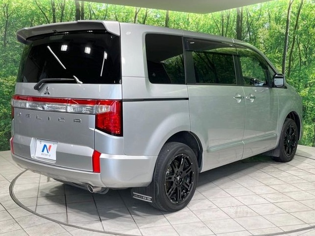 Mitsubishi Delica D:5