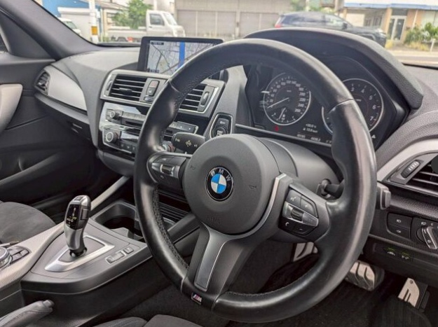 BMW 1 SERIES