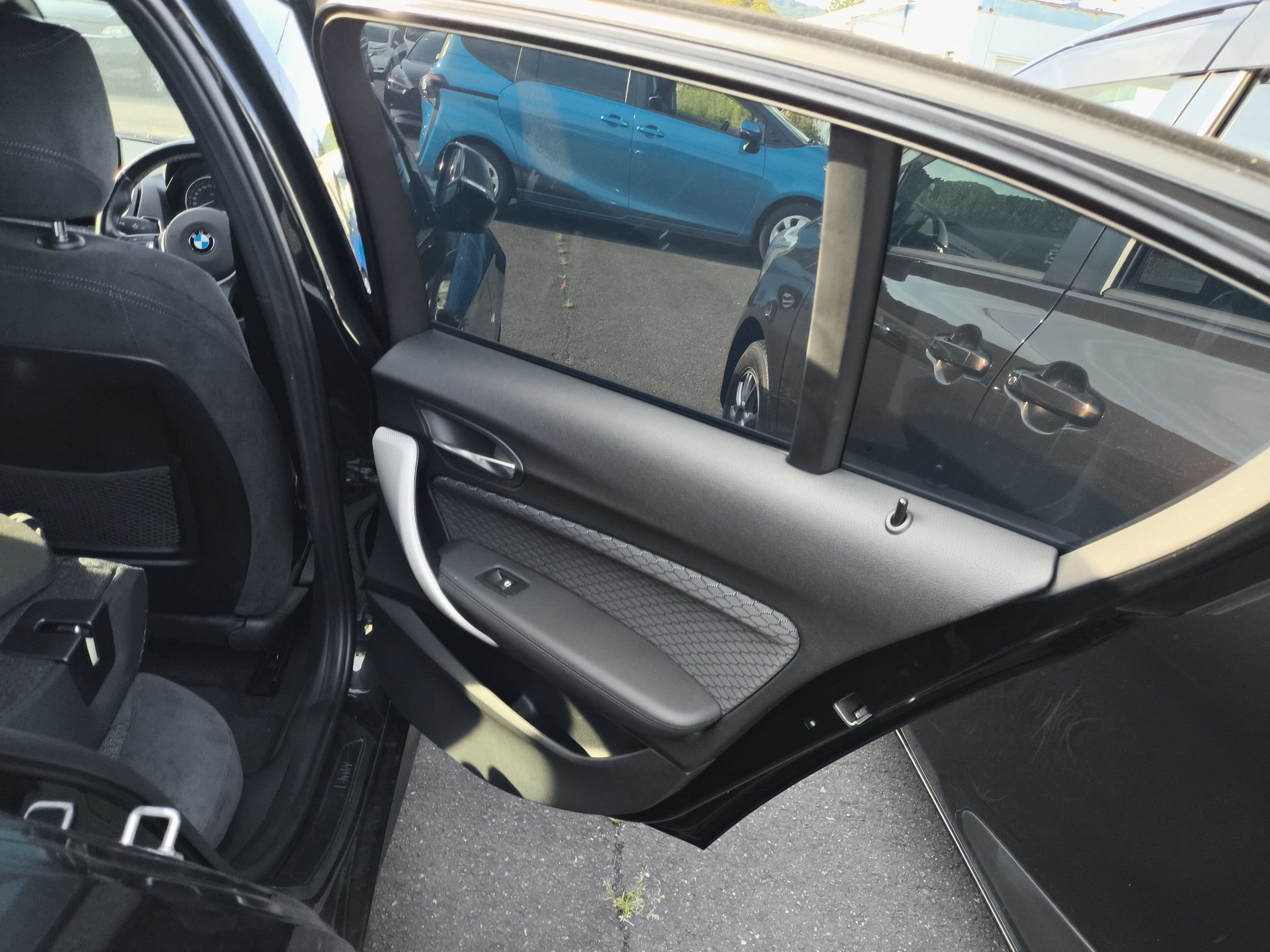 BMW 1 SERIES