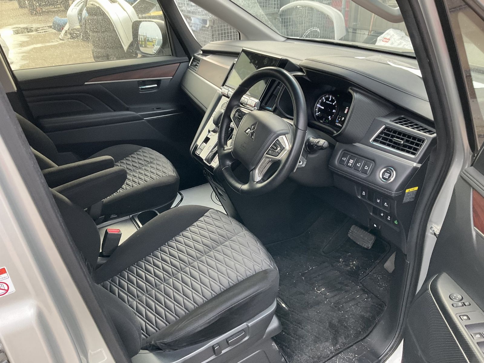 MITSUBISHI DELICA D:5