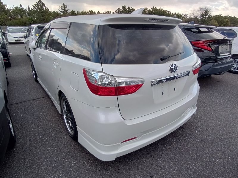 TOYOTA WISH