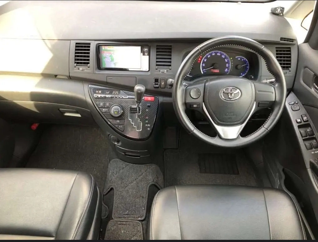 TOYOTA ISIS