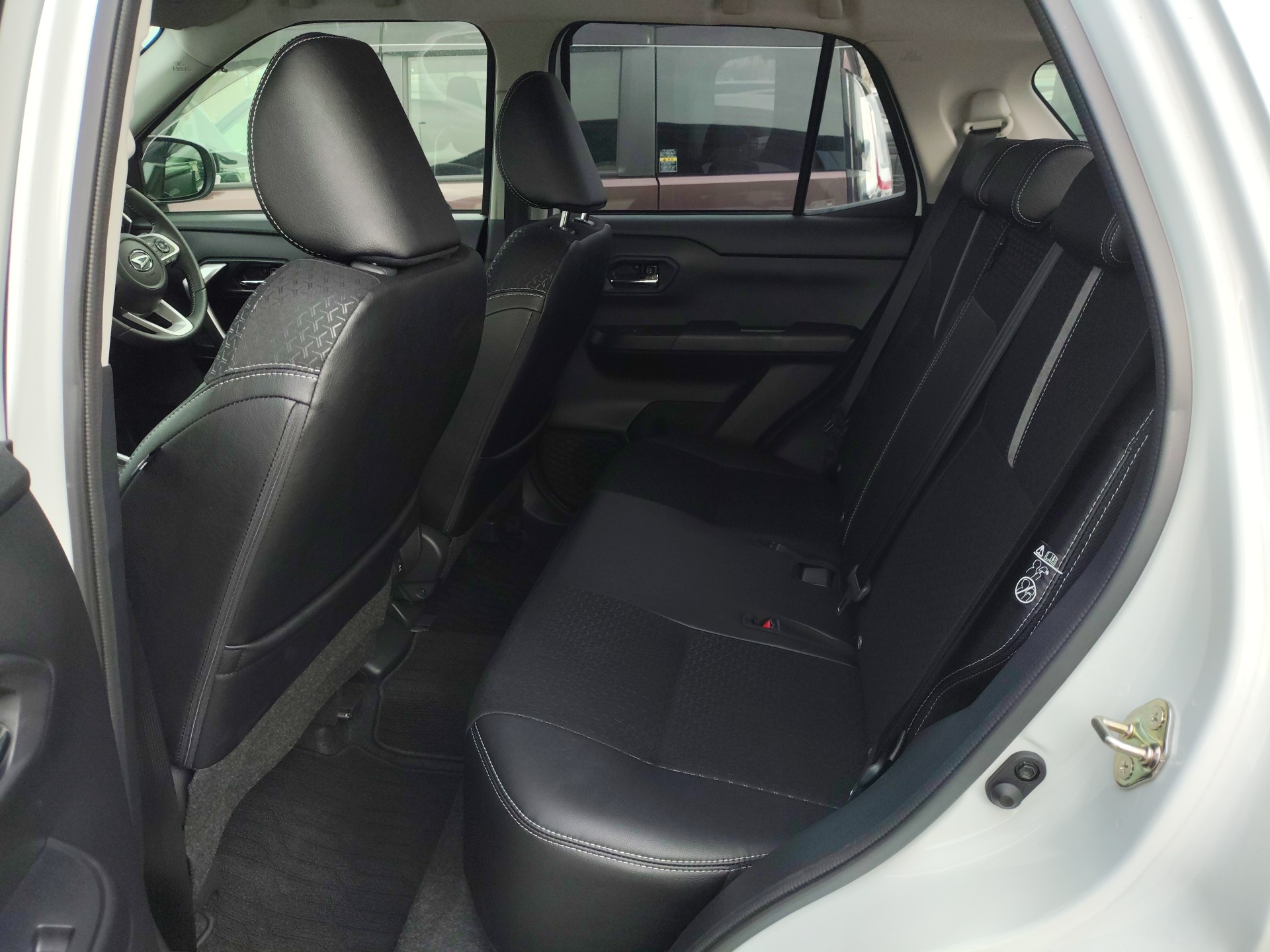 DAIHATSU ROCKY