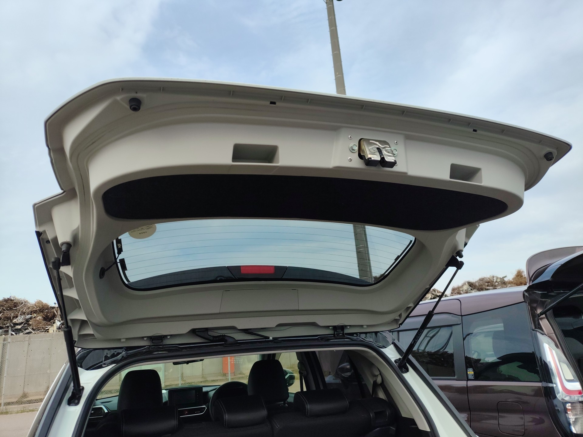 DAIHATSU ROCKY