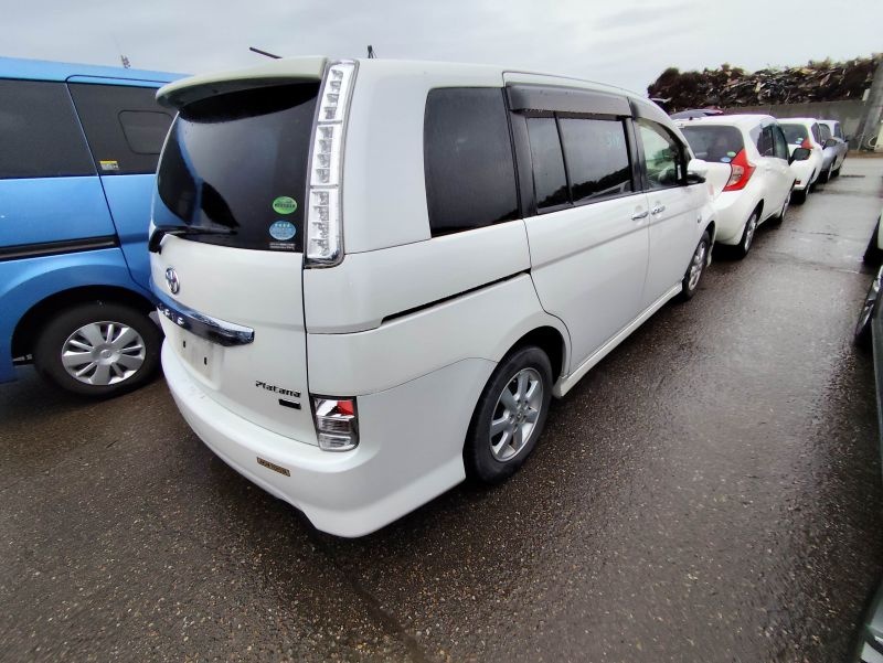 TOYOTA ISIS