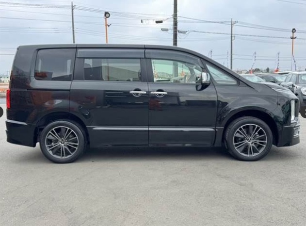 Mitsubishi Delica D:5
