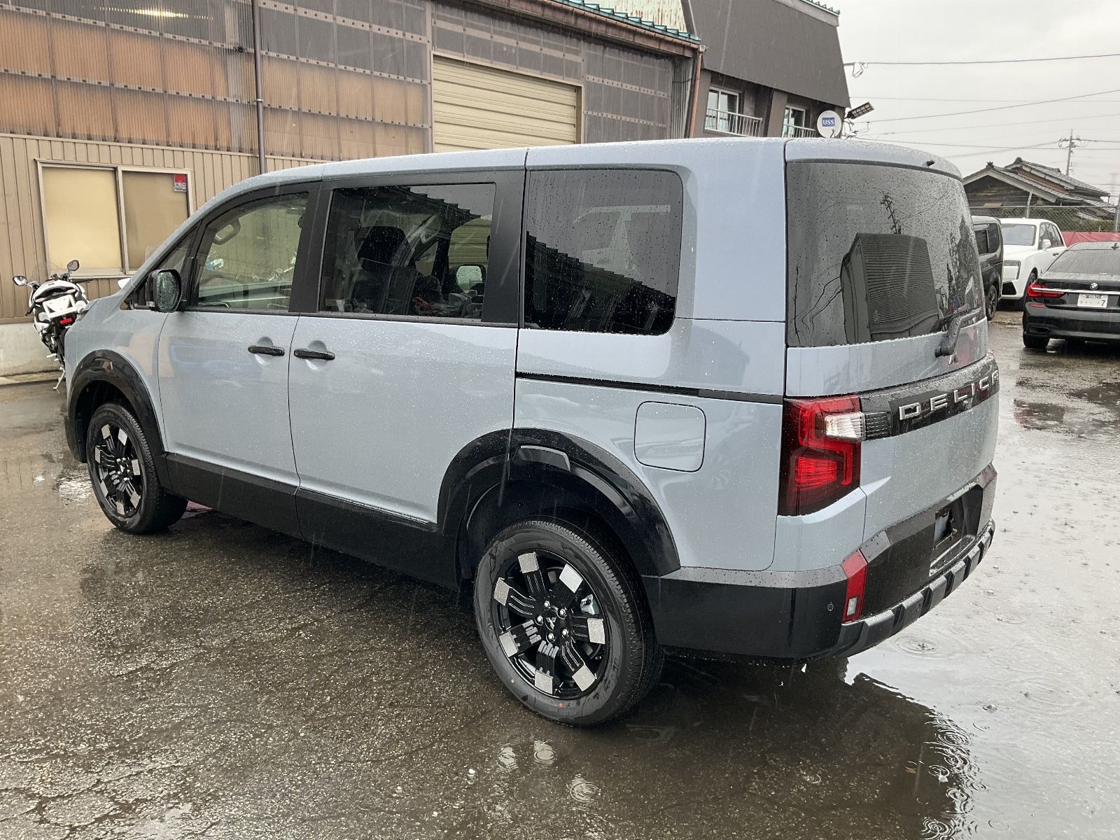 MITSUBISHI DELICA D:5