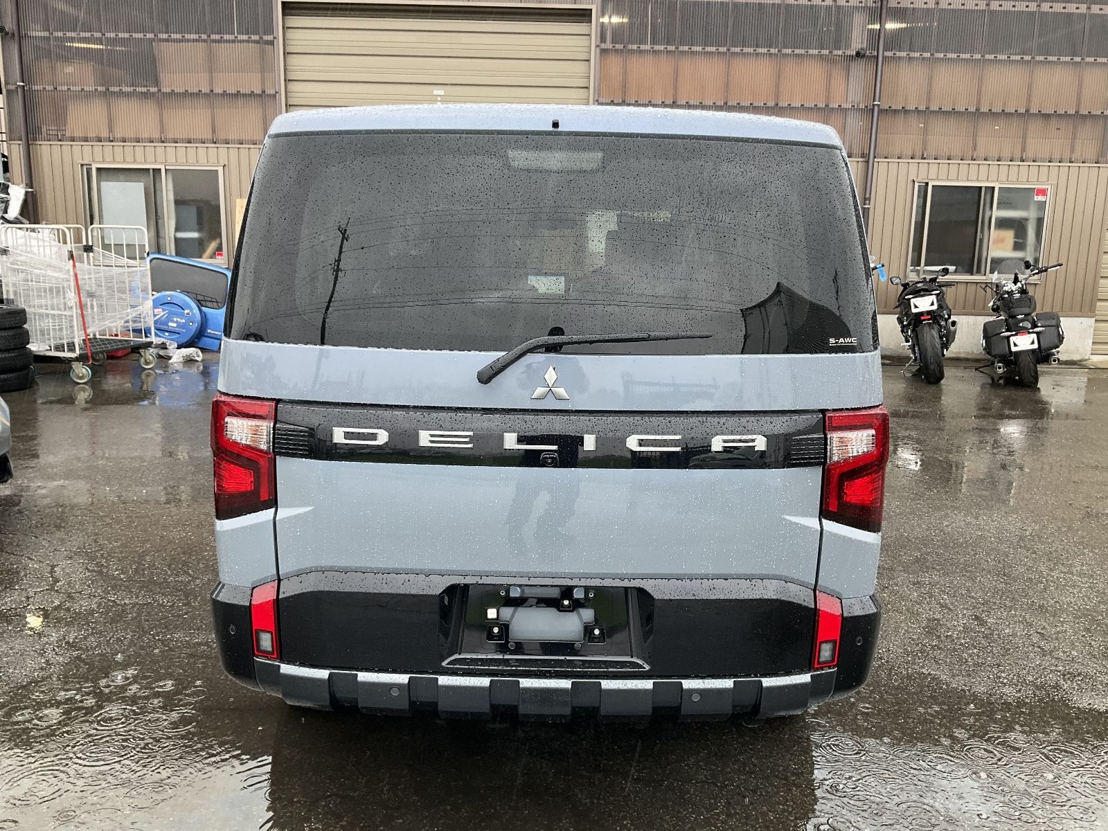 MITSUBISHI DELICA D:5