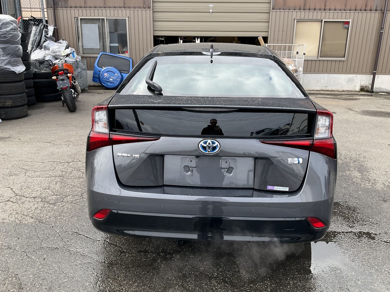 TOYOTA PRIUS