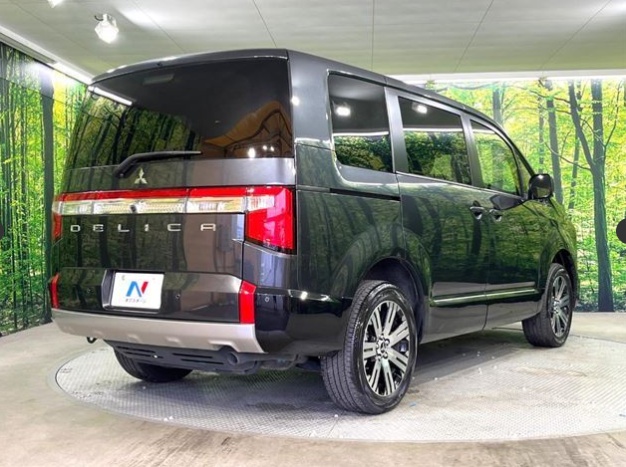 Mitsubishi Delica D:5