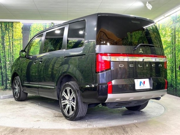 Mitsubishi Delica D:5