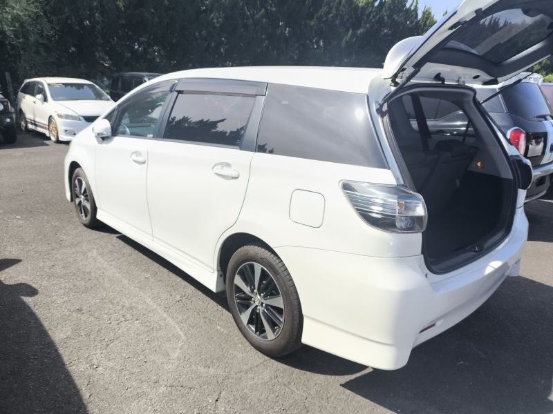 TOYOTA WISH