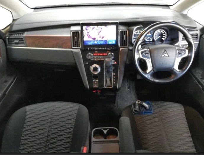 MITSUBISHI DELICA D:5