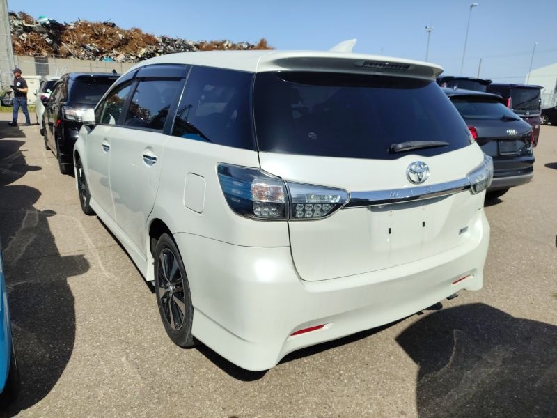 TOYOTA WISH