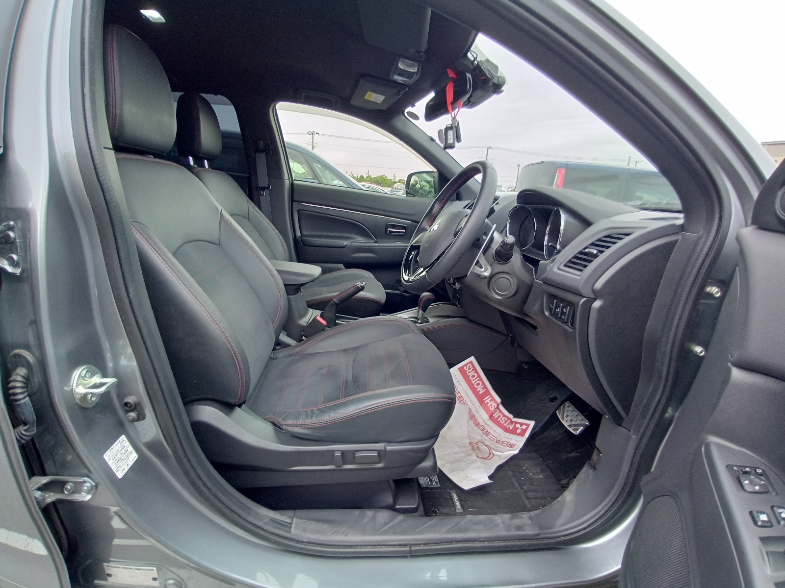 MITSUBISHI RVR
