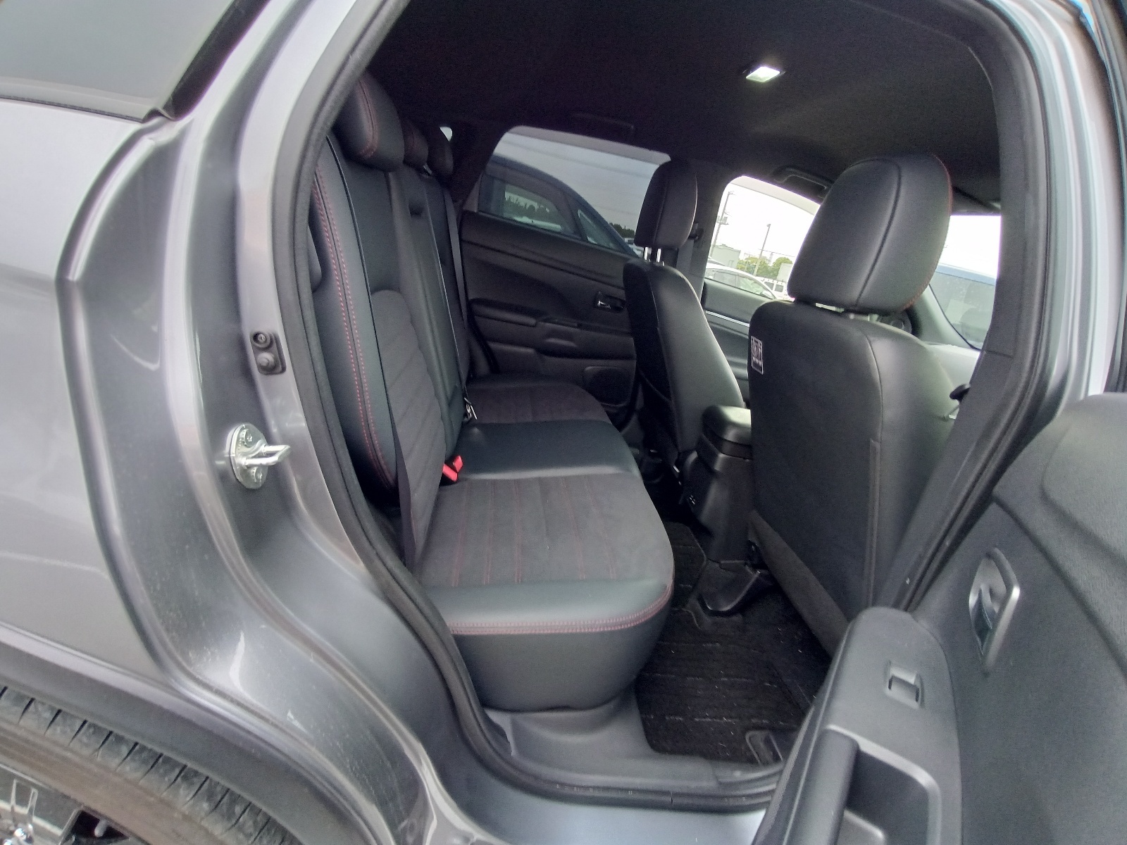 MITSUBISHI RVR